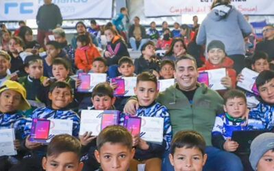 JORNADA DE ENTREGA DE TABLETS EN EL POLIDEPORTIVO JUAN DOMINGO PERÓN